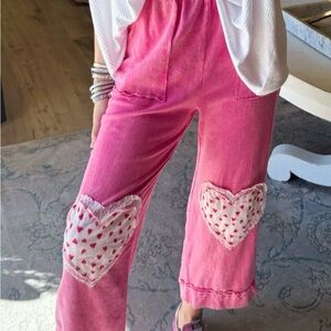 Chic Pink Heart Patch Women's Cropped Pants